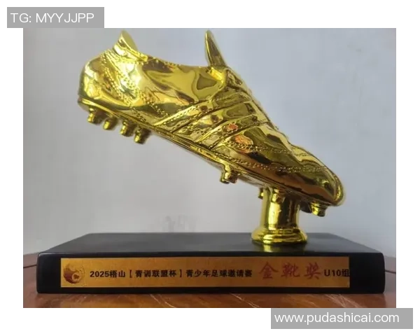 金属质感演绎绿茵荣耀全新足球球星卡典藏珍品