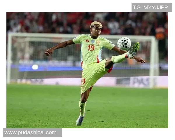 天才球员菲利克斯：从青训之星到世界级足球巨星的蜕变之路