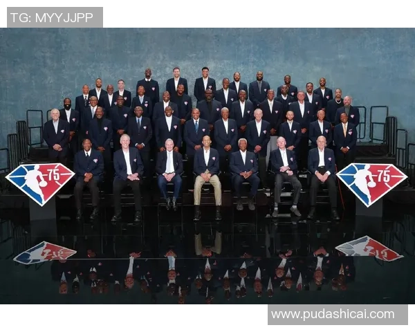 岁月留痕绿茵记忆怀旧球星合影定格经典瞬间